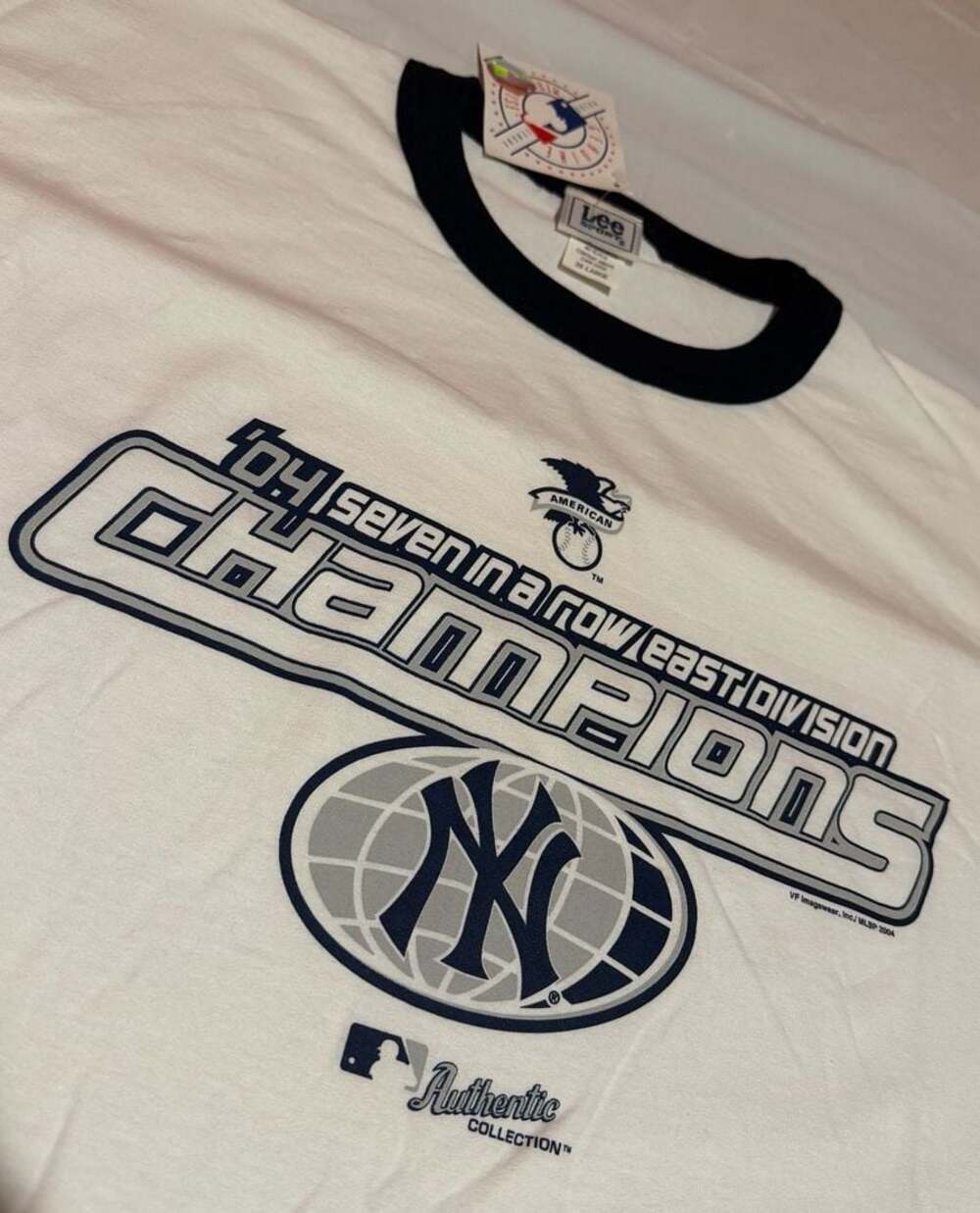 Deadstock Vintage 2004 New York Yankees Champions Ringer T-Shirt 2XL